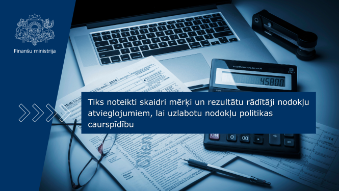 Attēls ar ar nodokļu dokumentiem, kalkulatoru, datoru un tekstu "Tiks noteikti skaidri mērķi un rezultātu rādītāji nodokļu atvieglojumiem, lai uzlabotu nodokļu politikas caurspīdību"